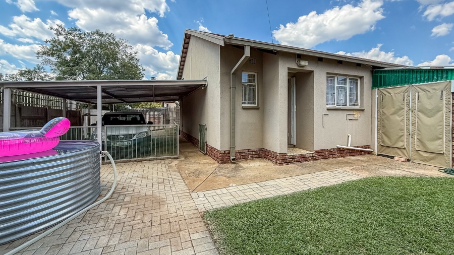 2 Bedroom Property for Sale in La Hoff North West